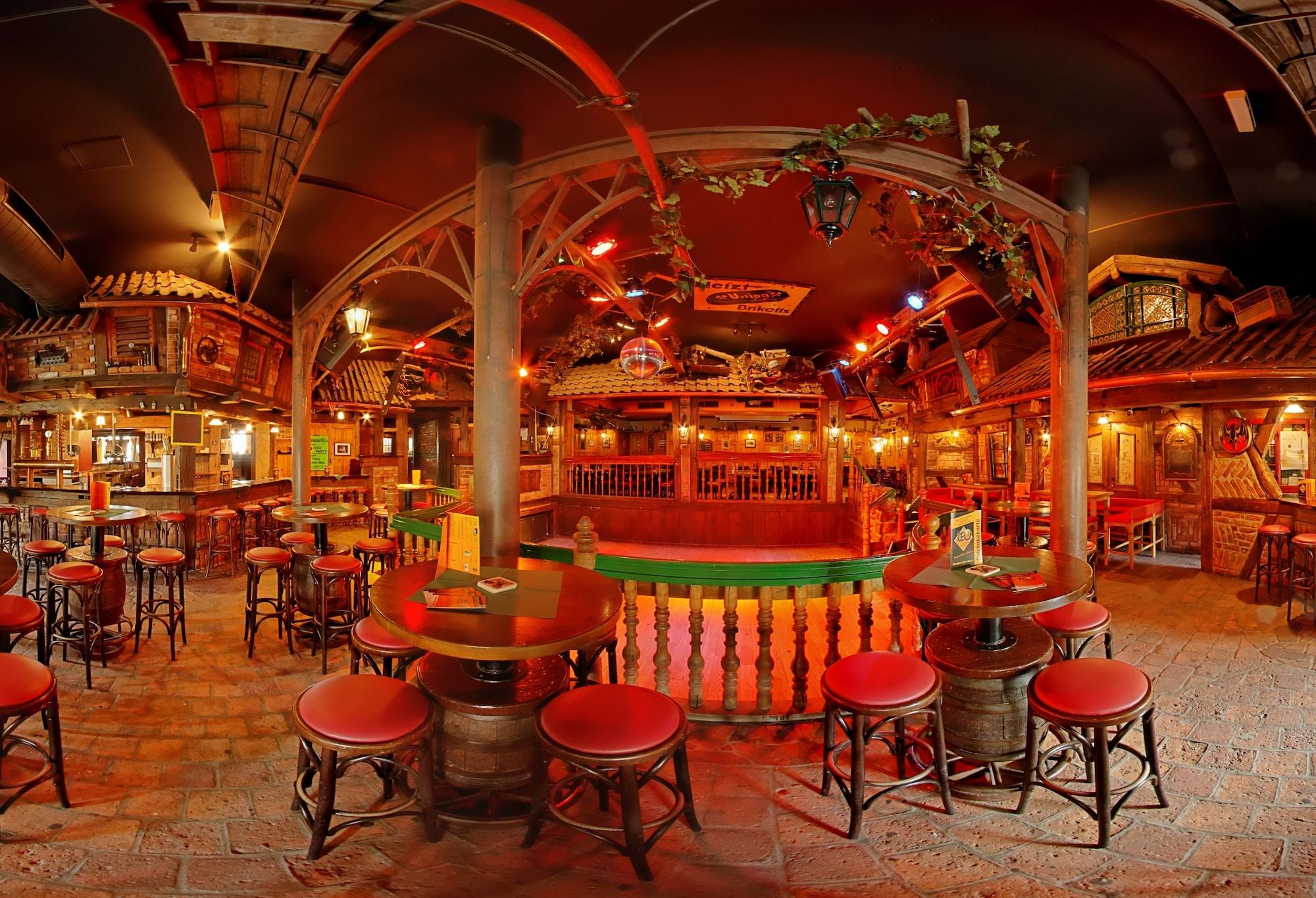 Отель Brauhaus Zum Loewen Мюльхаузен Экстерьер фото